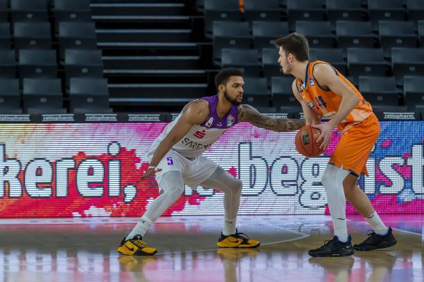 疑是一个巨 疑是一个巨